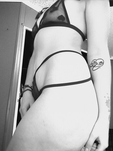 Naken lekkede OnlyFans-bilde av A And Attitude