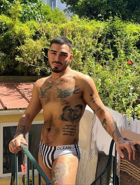 Alasti lekkinud OnlyFans-i pilt Andr Alexandre