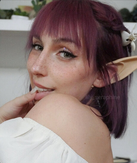 Naken läckt OnlyFans-bild av Lily Seraphine