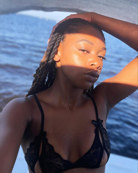 Nahá fotka uniklých OnlyFans od Msnatural