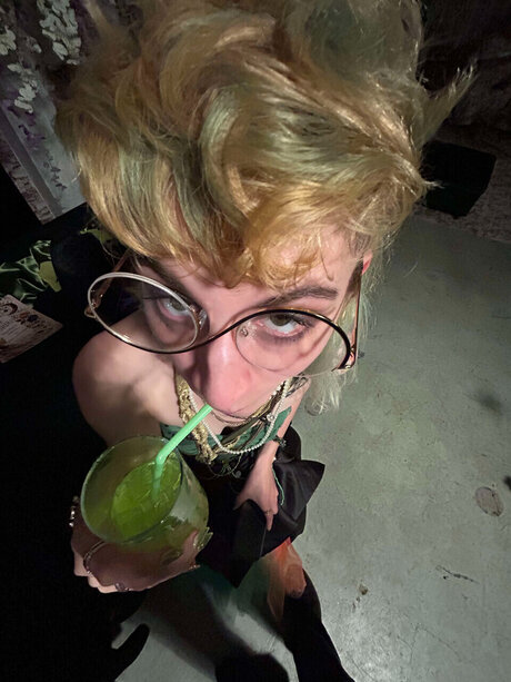 OnlyFans-model  Ikky After Dark 