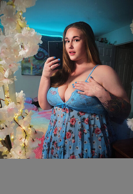 Foto di nudo di fuga di OnlyFans di Neon Kitten