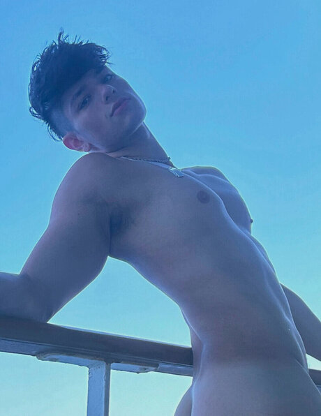 Nacktes geleaktes OnlyFans-Foto von Ashton Adams
