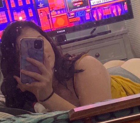 Naakte gelekte OnlyFans-foto van Emily