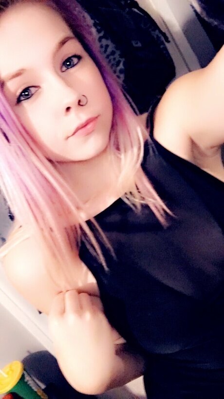 Alasti lekkinud OnlyFans-i pilt Lilpuddle