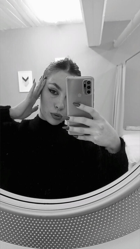 Обнаженная фотография утечки OnlyFans от Amoret  Sexting  Vc