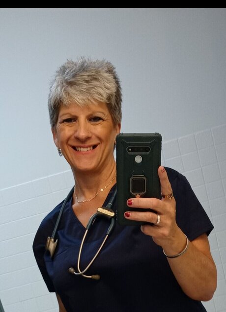 Обнаженная фотография утечки OnlyFans от Small Town Nurse
