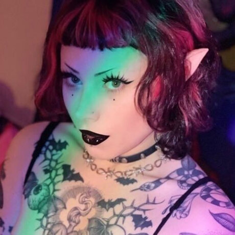 Nahá fotka uniklých OnlyFans od Serafina Scream X