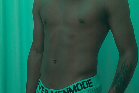 Naakte gelekte OnlyFans-foto van X The Tree Climber