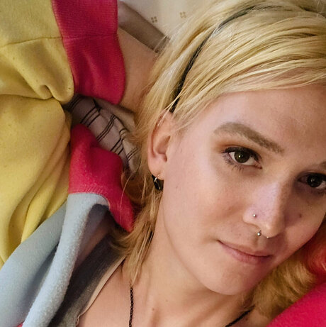 Alasti lekkinud OnlyFans-i pilt Violet Kennedy