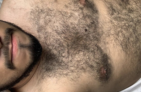 Alasti lekkinud OnlyFans-i pilt Gris