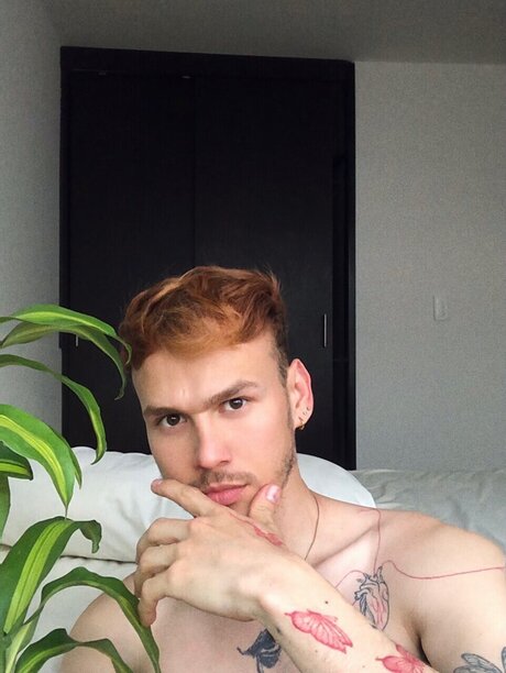 Alasti lekkinud OnlyFans-i pilt Andres