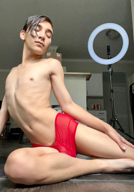 Nahá fotka uniklých OnlyFans od Leo Valentino