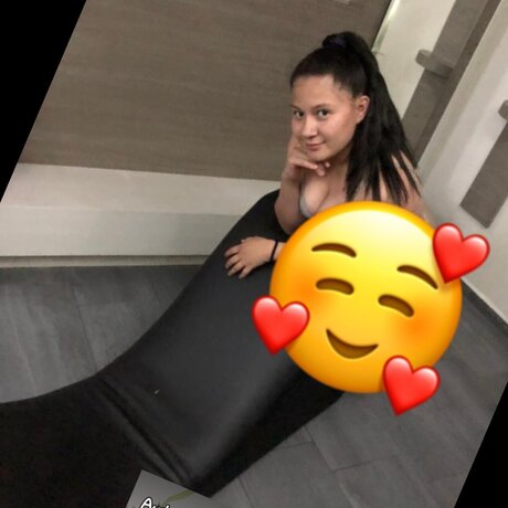 Naken läckt OnlyFans-bild av Minerva Pea Gonzalez