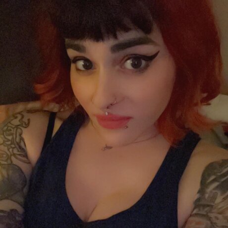 Alasti lekkinud OnlyFans-i pilt Bumblebri