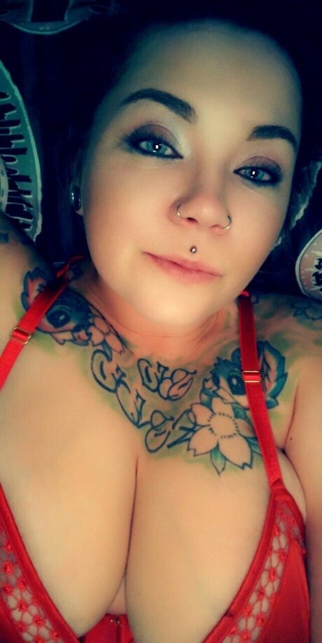 Nahá fotka uniklých OnlyFans od Raven Kennish