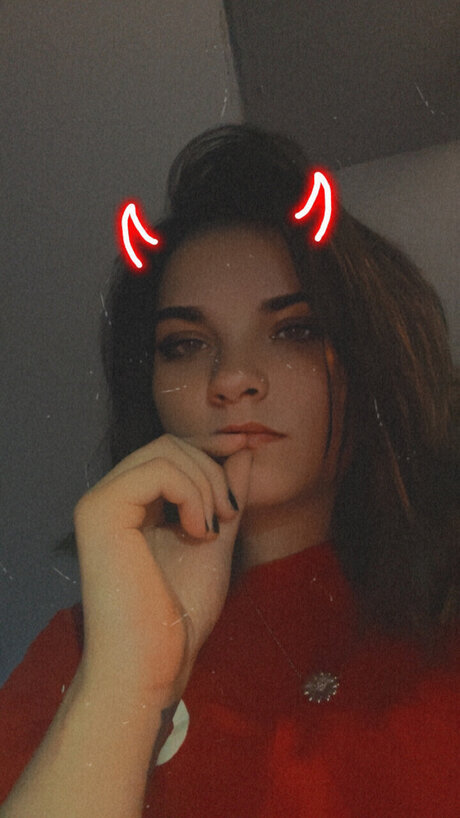 Alasti lekkinud OnlyFans-i pilt Bustyhoney19