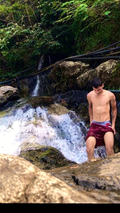 Naken läckt OnlyFans-bild av Yunior