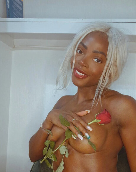 Naken lekkede OnlyFans-bilde av Jenita