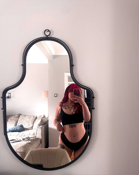 Naken lekkede OnlyFans-bilde av Thatgothgirl