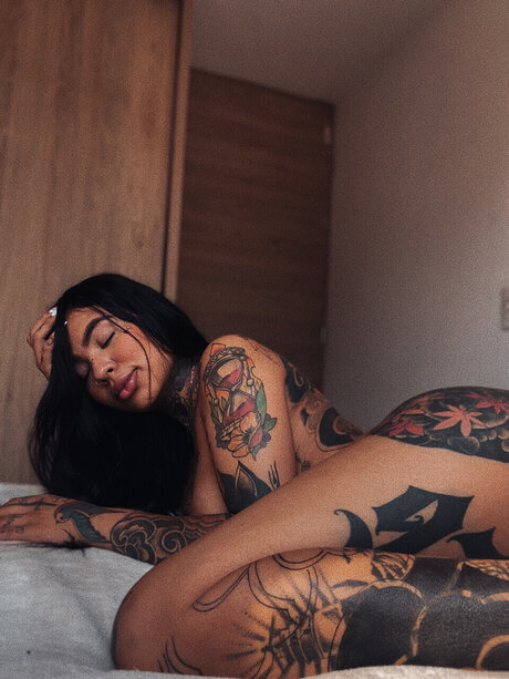 Naakte gelekte OnlyFans-foto van Lane