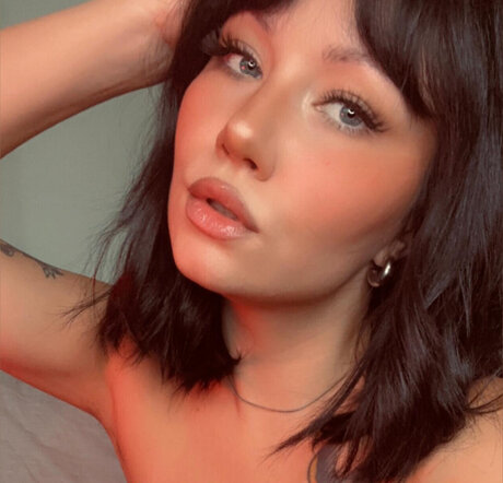 Nacktes geleaktes OnlyFans-Foto von Mia Holland