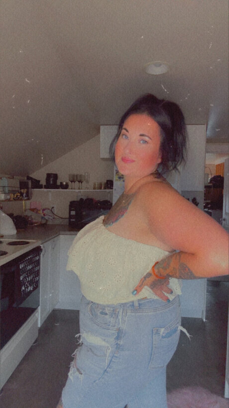 Alasti lekkinud OnlyFans-i pilt Katie Whorror