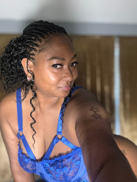 Naken läckt OnlyFans-bild av Elegantbrownie