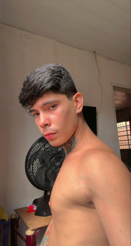 Naakte gelekte OnlyFans-foto van Nobru