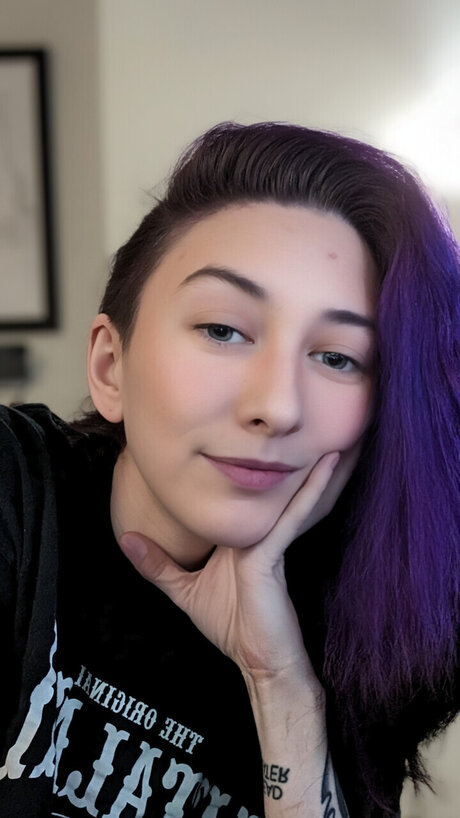 Alasti lekkinud OnlyFans-i pilt Lovely Lucy No Ppv