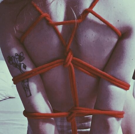 Foto di nudo di fuga di OnlyFans di Mika