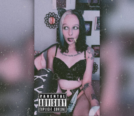 Naakte gelekte OnlyFans-foto van Your Personal Bunni