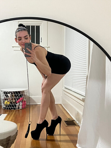 Alasti lekkinud OnlyFans-i pilt Stripper Fay