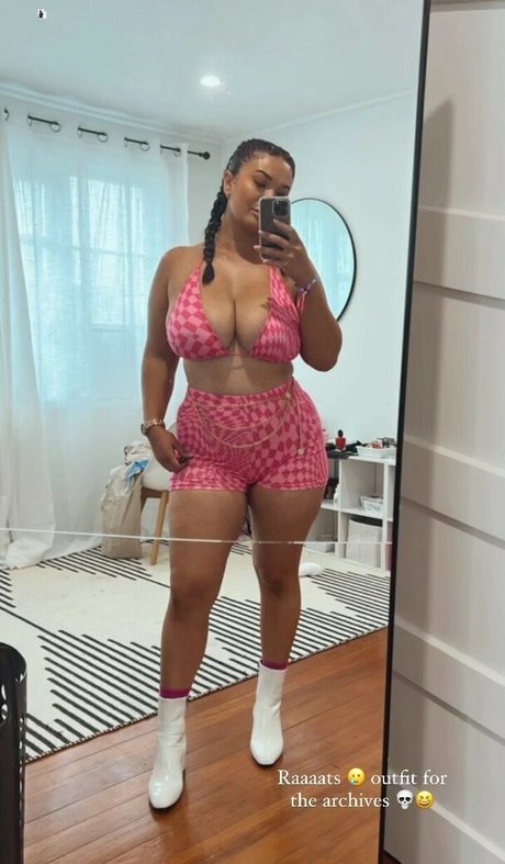 Buxombabenz naked leaks OnlyFans pic