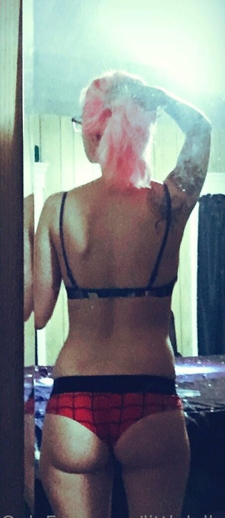 Naken läckt OnlyFans-bild av Littlelolly89