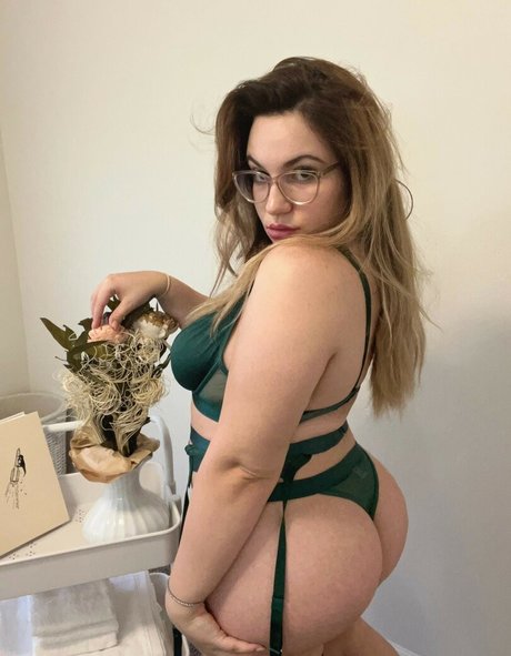 Alasti lekkinud OnlyFans-i pilt Keira June