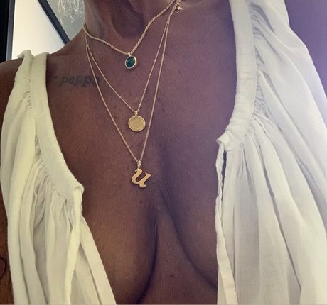 Naakte gelekte OnlyFans-foto van Ulrika Jonsson