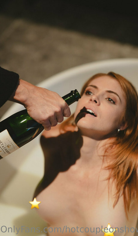 Naakte gelekte OnlyFans-foto van Hotcoupleonshow