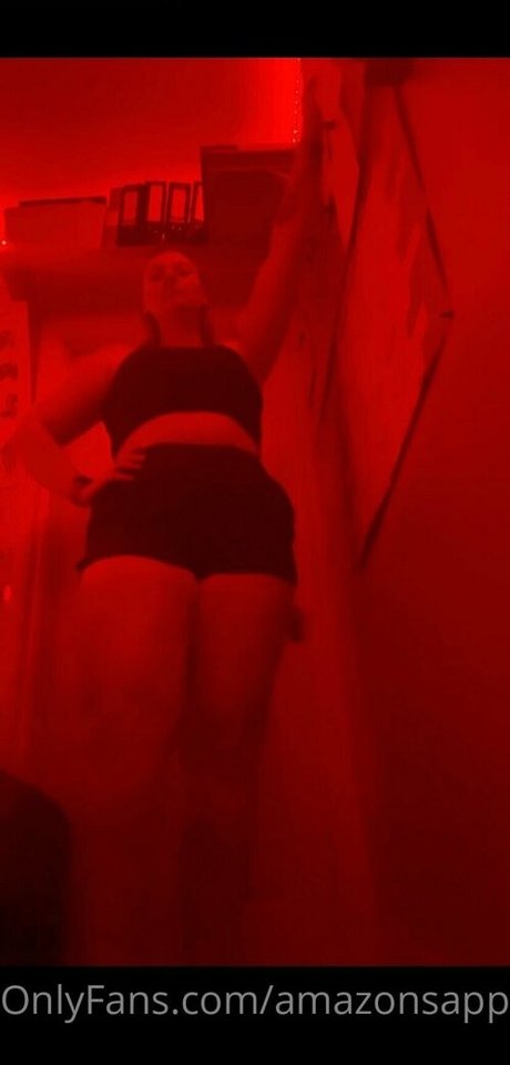 Foto di nudo di fuga di OnlyFans di Amazonsapphirestone