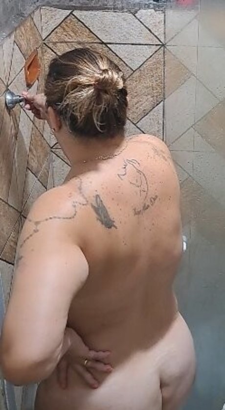 Naken lekkede OnlyFans-bilde av Amor De Familia