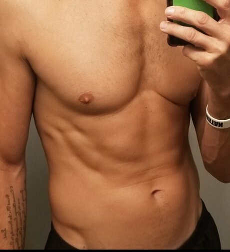 Nahá fotka uniklých OnlyFans od Fit Naked