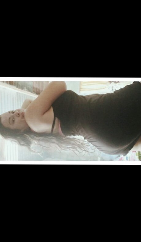 Naken lekkede OnlyFans-bilde av La Mueka