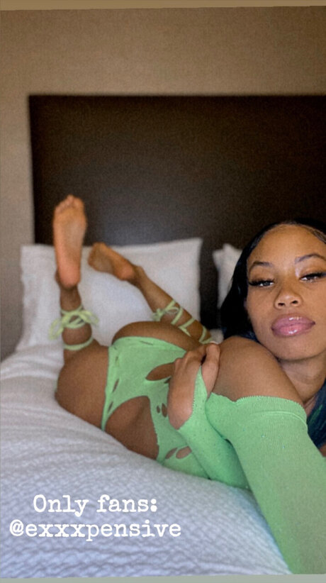 OnlyFans-model Exxxpenive The Trophie