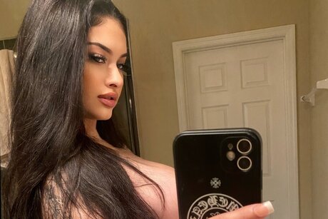 Naken lekkede OnlyFans-bilde av Big Purrrr