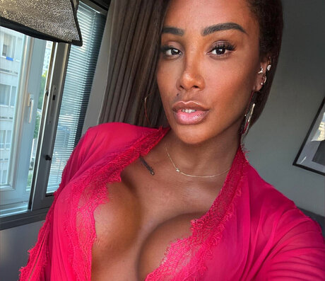Обнаженная фотография утечки OnlyFans от Ts Vivi Carvalho 