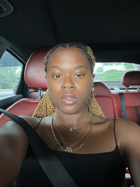 Naken läckt OnlyFans-bild av Vaay 