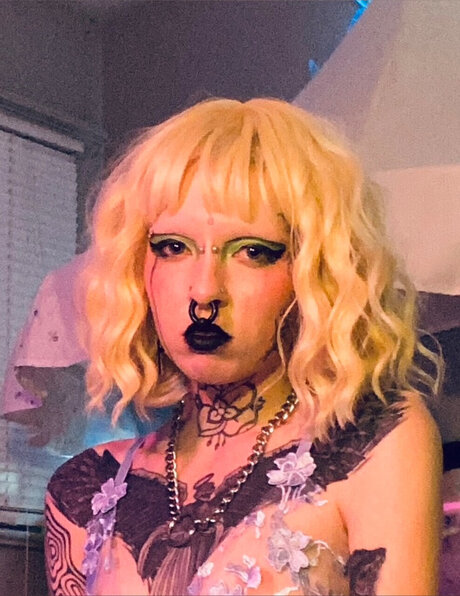 Nacktes geleaktes OnlyFans-Foto von Violet