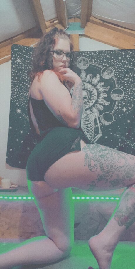 Naken lekkede OnlyFans-bilde av Madison Cossey