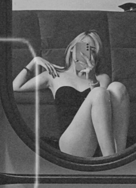 Naakte gelekte OnlyFans-foto van Hazel  Moon