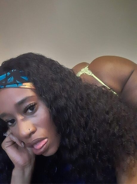 Naakte gelekte OnlyFans-foto van Bri Bri